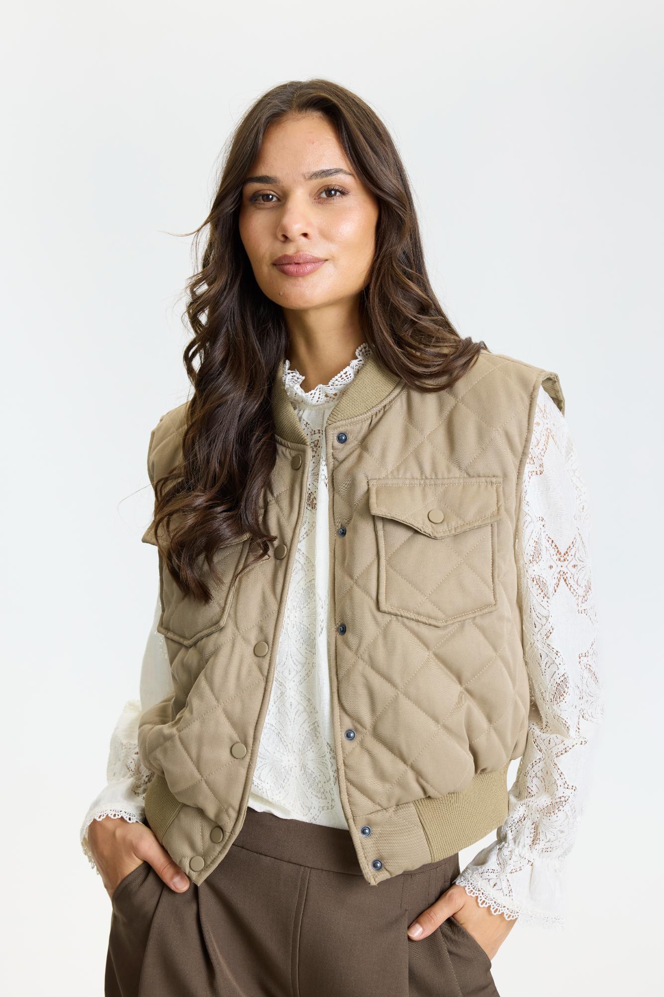 Davina vest
