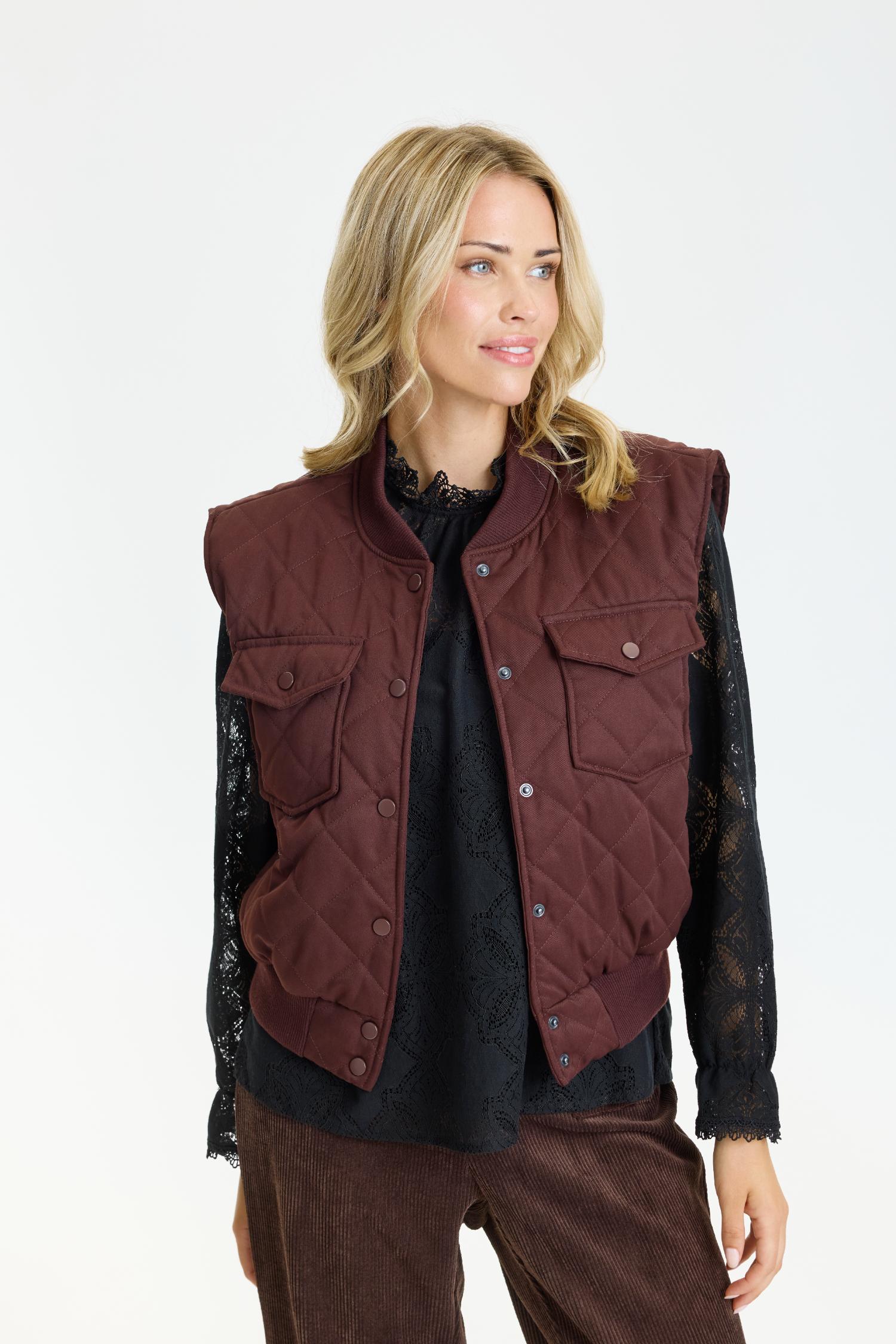 Davina vest