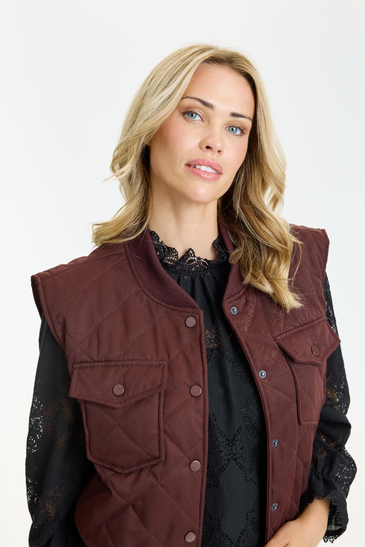 Davina vest